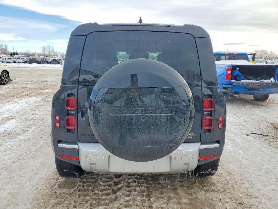 2023 Land Rover Defender 90 s
