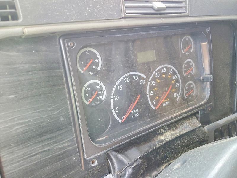 2007 Freightliner Columbia 120 Semi Truck