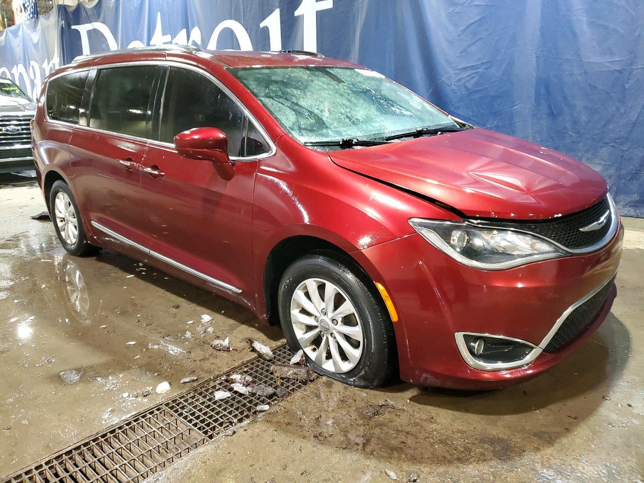 2018 Chrysler Pacifica Touring l