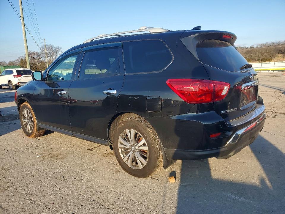 2020 Nissan Pathfinder sv