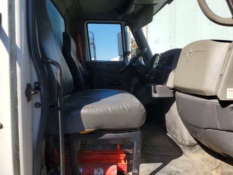 2009 International 4300 BOX Truck