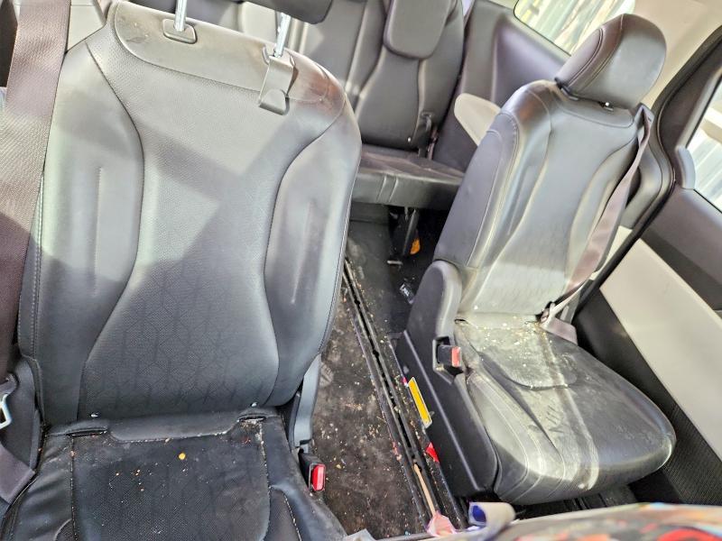2022 KIA Carnival lx