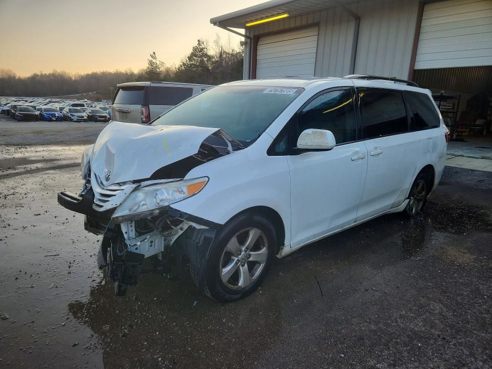 2016 Toyota Sienna le 8-passenger