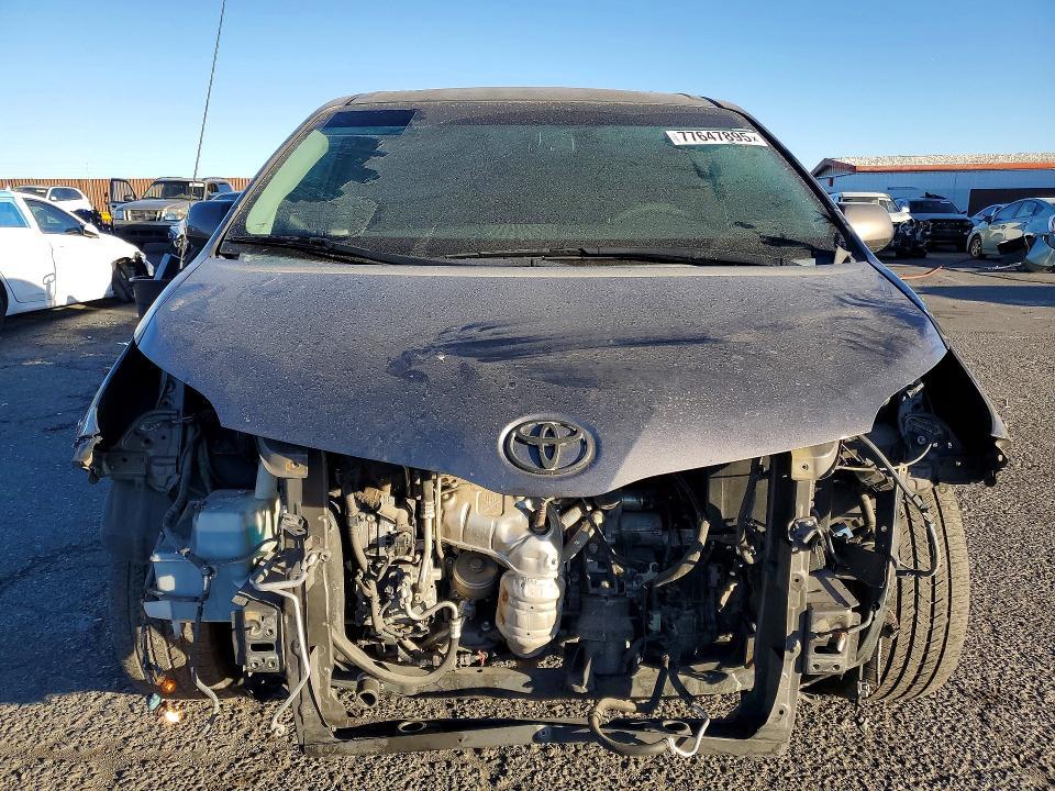 2013 Toyota Sienna se 8-passenger