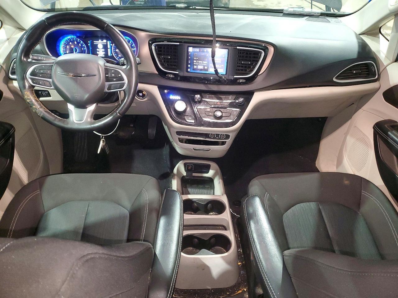 2022 Chrysler Voyager lx *** Prior Fleet ***