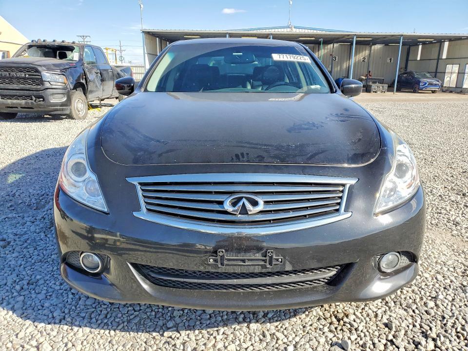 2015 Infinity Q40