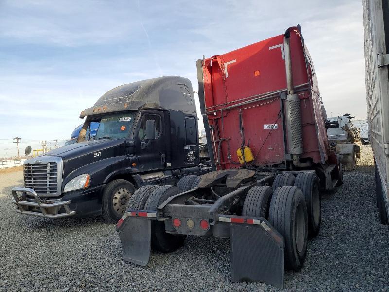 1999 Freightliner Convention Semi Truck