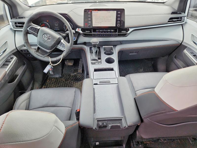 2024 Toyota Sienna le