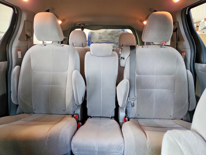 2017 Toyota Sienna le 8-passenger