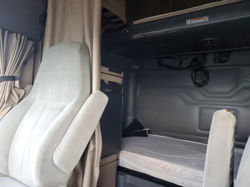 2015 Freightliner Cascadia Semi Truck