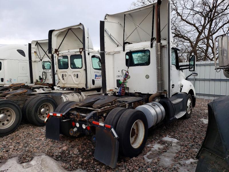 2016 Kenworth T680 Semi Truck