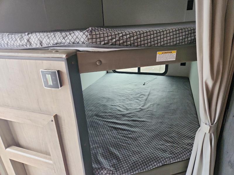 2021 Keystone Hideout-Camper
