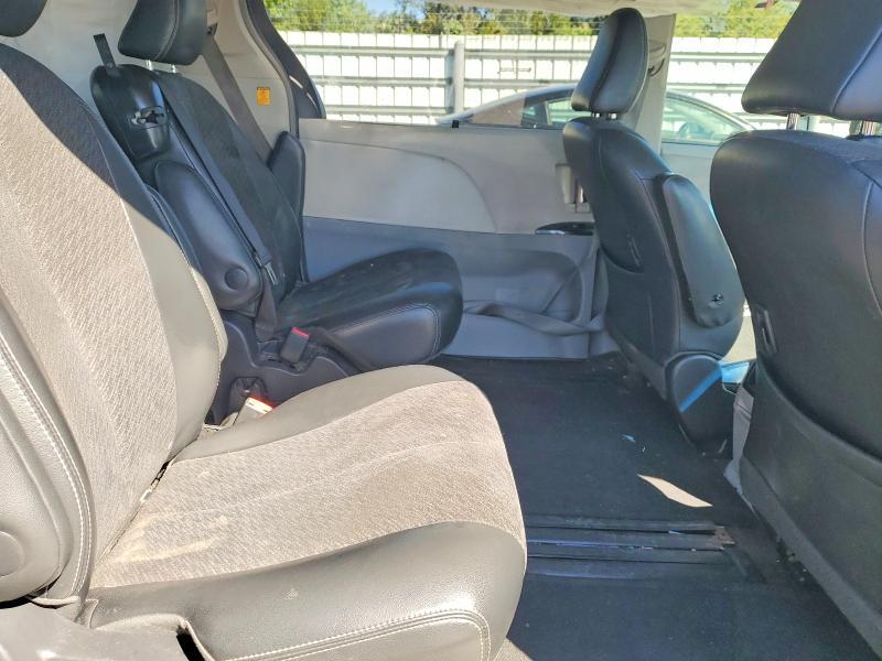 2013 Toyota Sienna se Premium 8-passenger