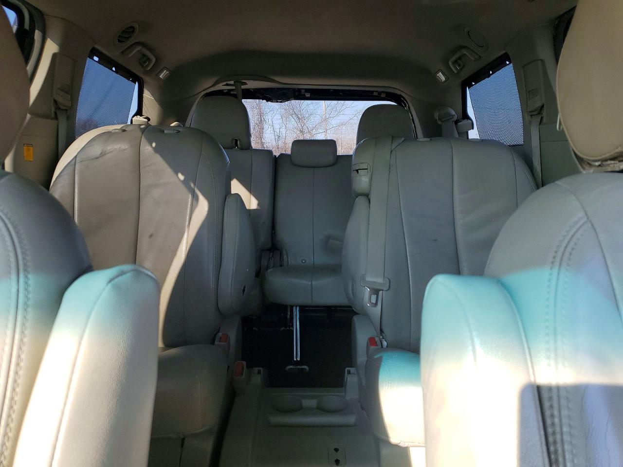 2011 Toyota Sienna le