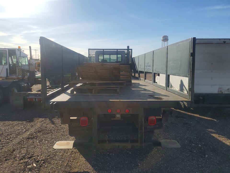 2013 Ptrb 2013 Peterbilt 348 Flatbed Truck