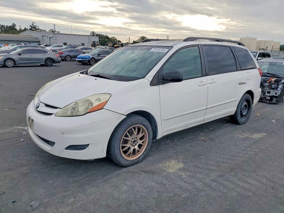 2006 Toyota Sienna le 7 Passenger