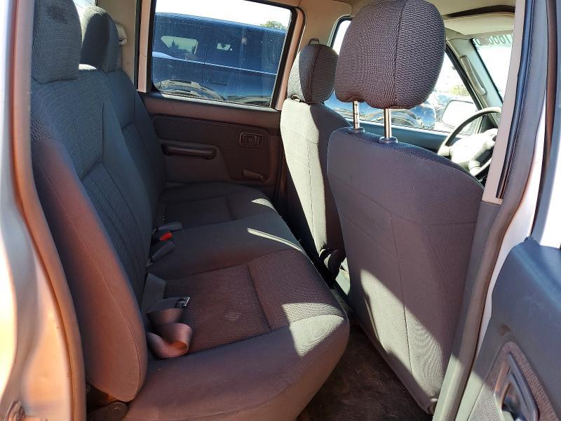2002 Niss Frontier Crew Cab XE