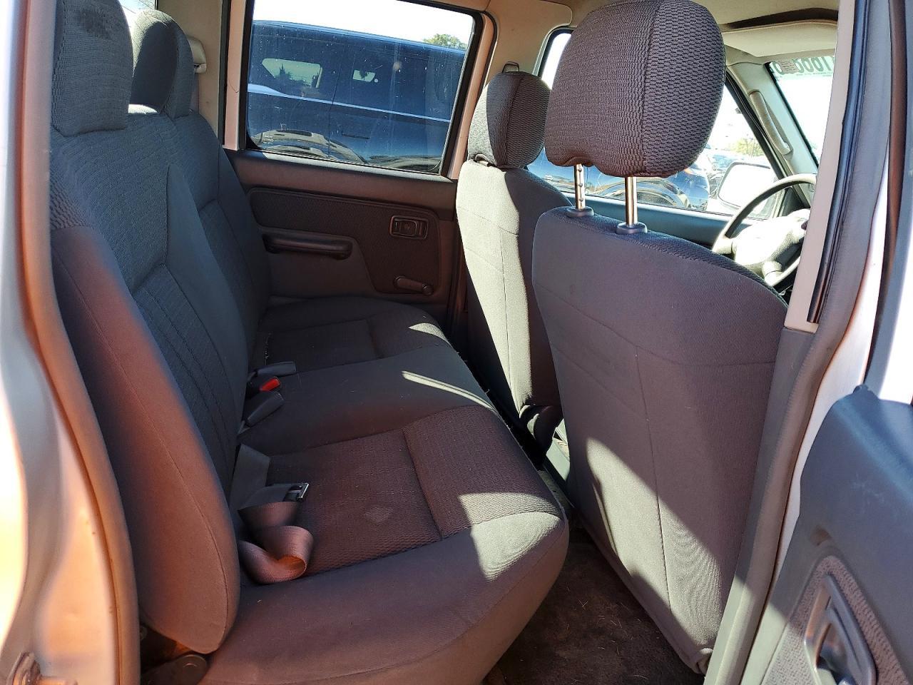 2002 Niss Frontier Crew Cab XE