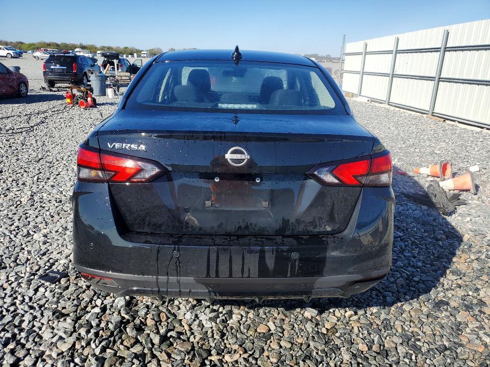 2025 Nissan Versa sv