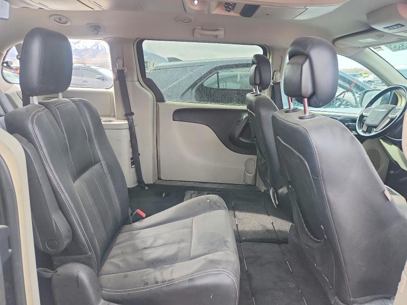 2016 Chrysler Town & Country Touring