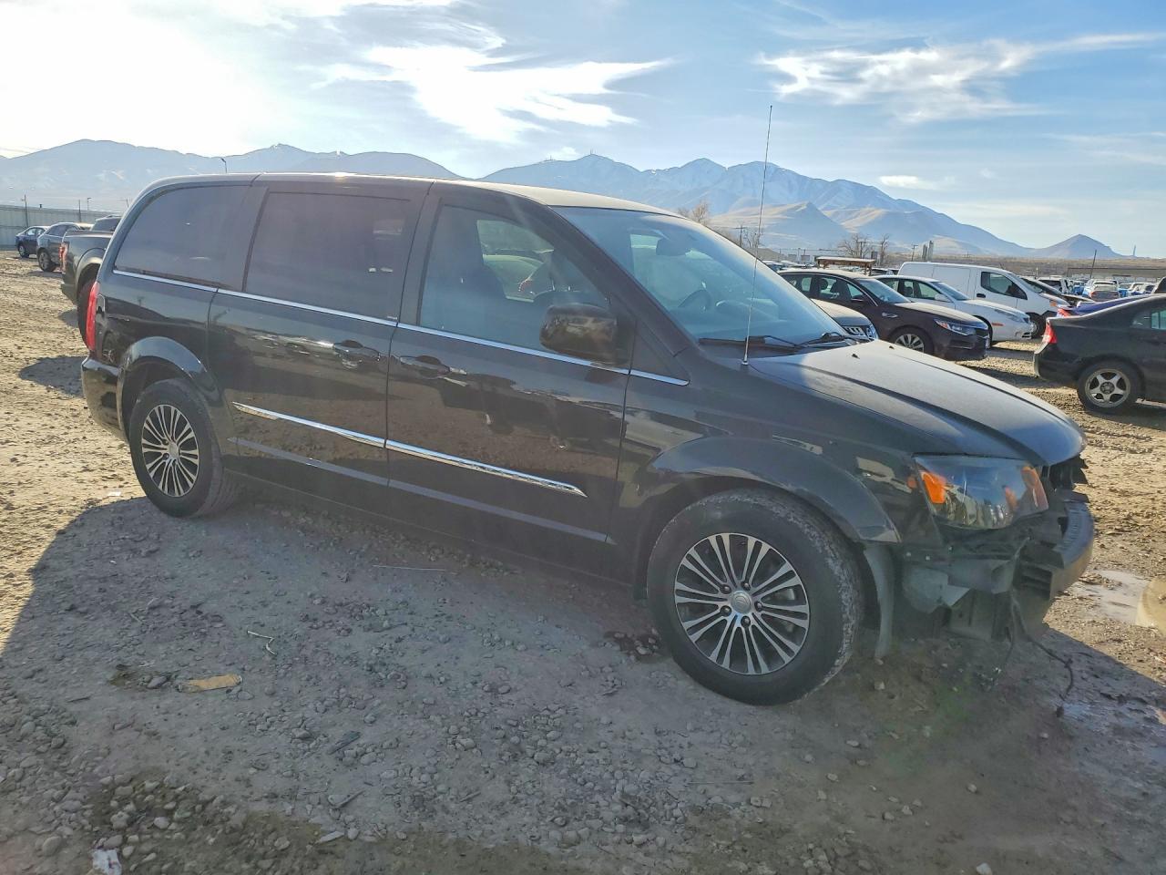 2014 Chrysler Town & Country s