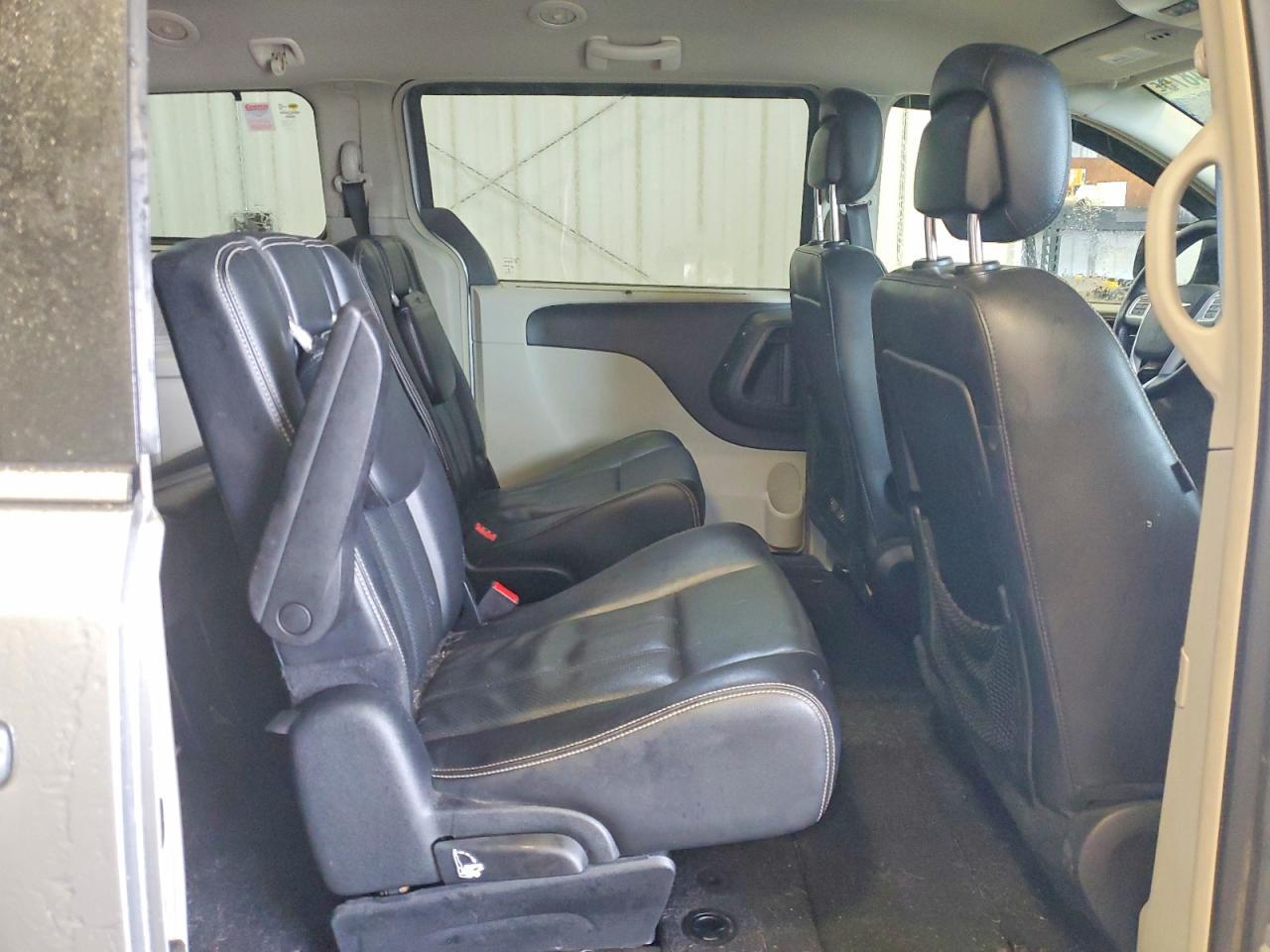 2014 Chrysler Town & Country Touring l