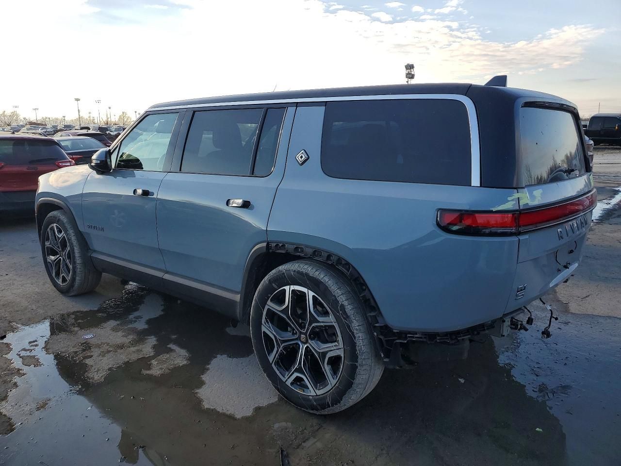 2025 Rivian R1S Adventure