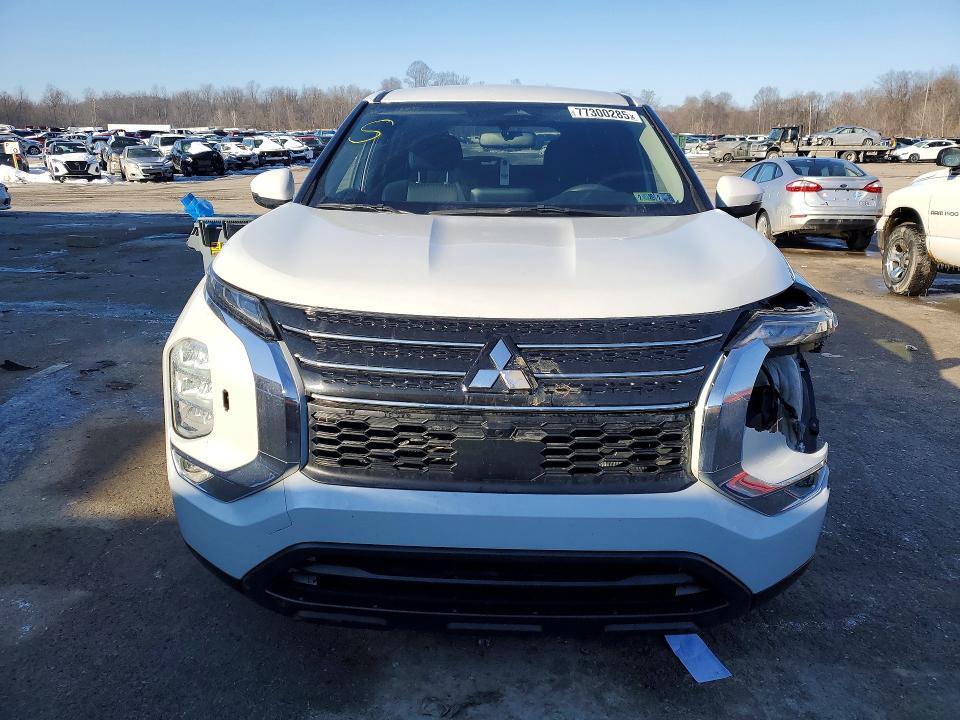 2022 Mitsubishi Outlander es