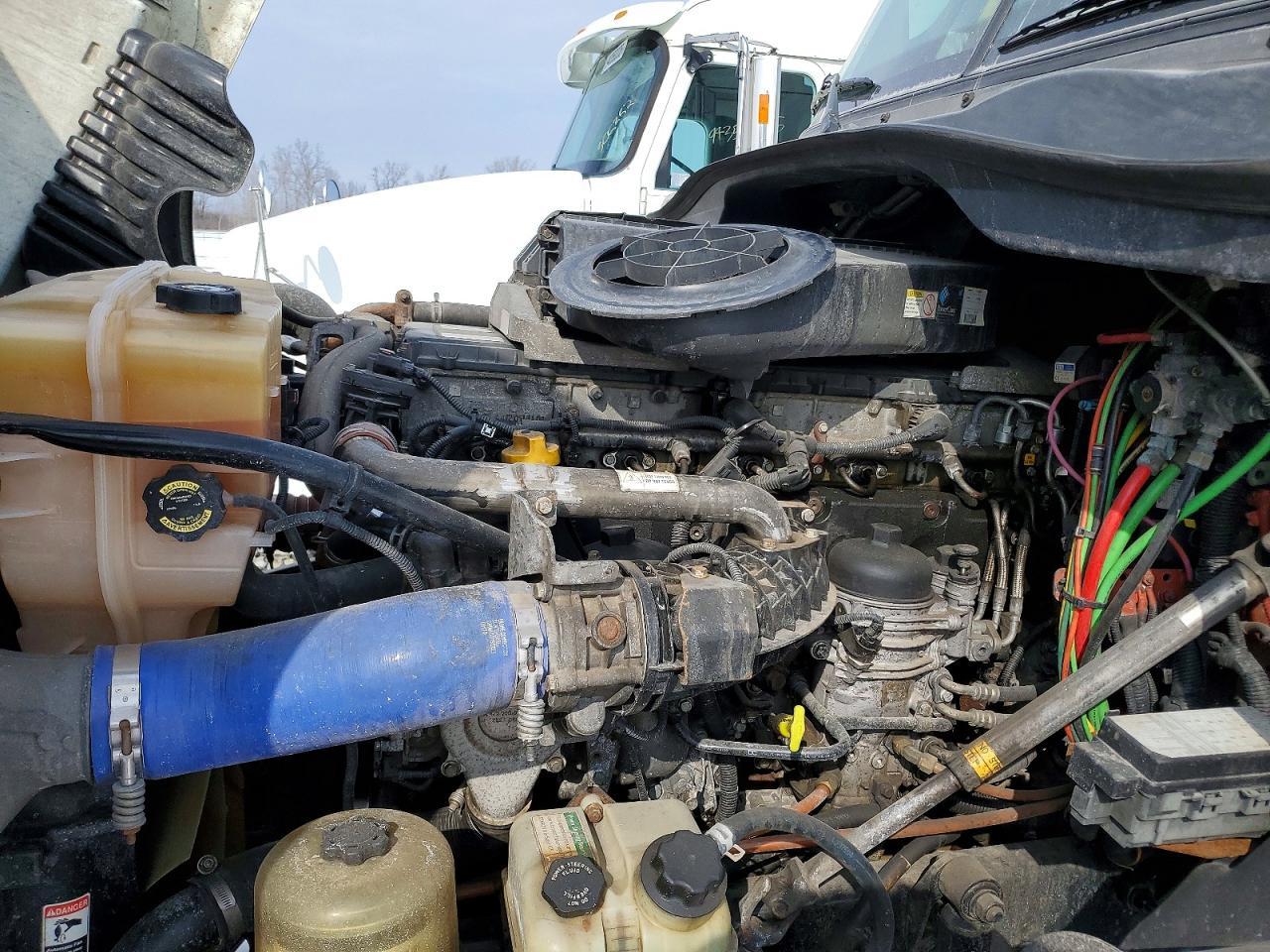 2015 Freightliner Cascadia Semi Truck