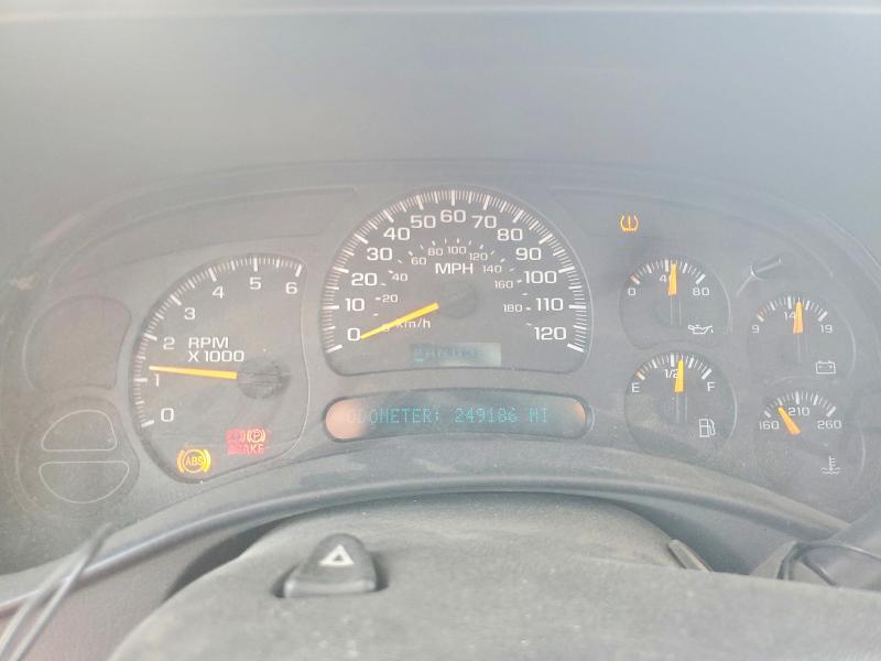 2004 Chevrolet Suburban C1500