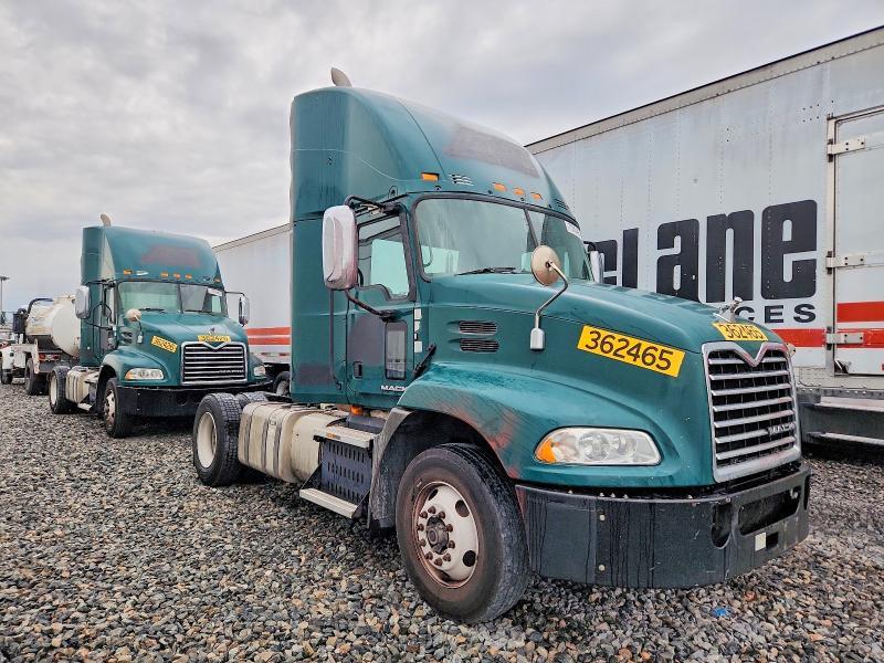 2017 Mack CX612 Semi Truck