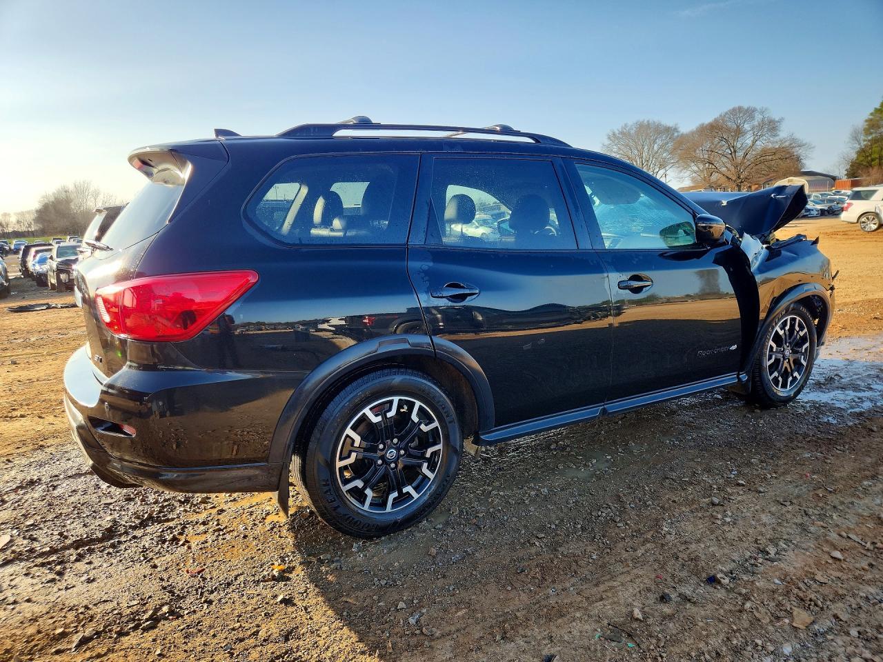2019 Nissan Pathfinder sv