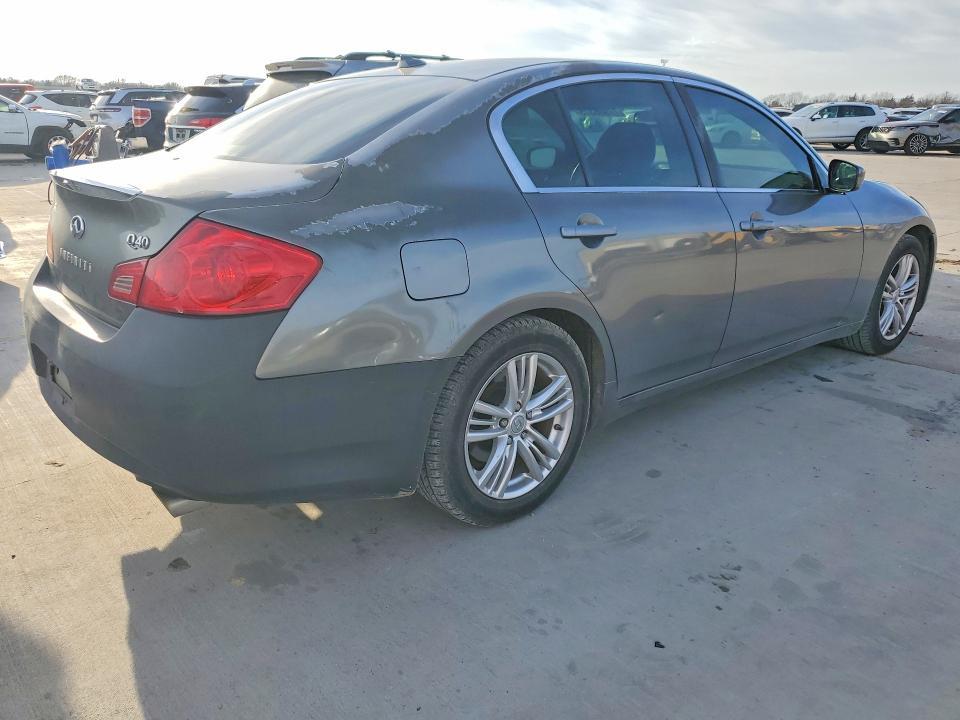 2015 Infinity Q40