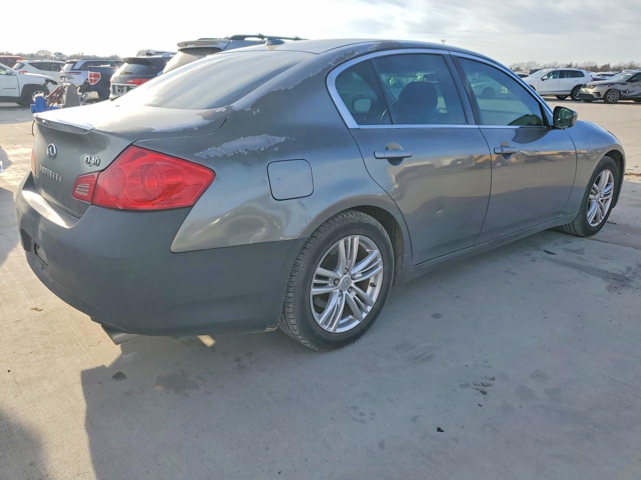 2015 Infinity Q40