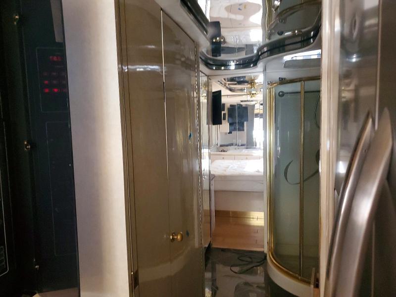 2000 Prevost Bus