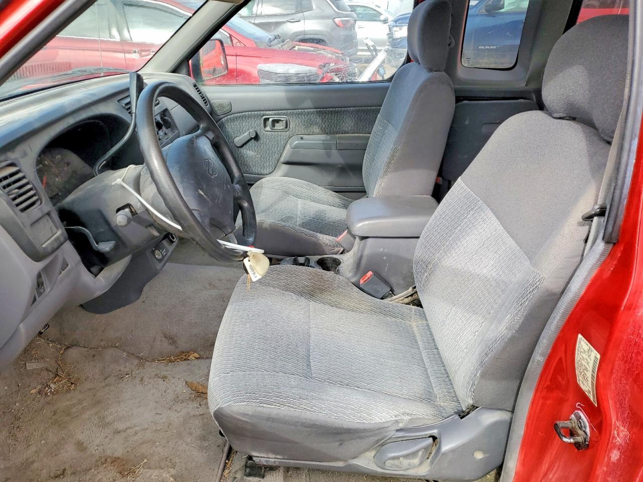 2000 Nissan Frontier King cab xe