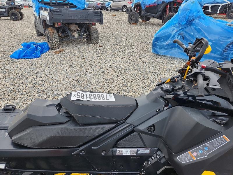 2023 Skidoo Summit neo