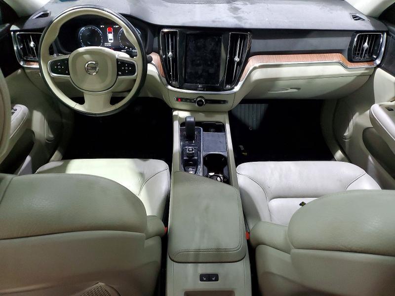 2022 Volvo S60 B5 Momentum