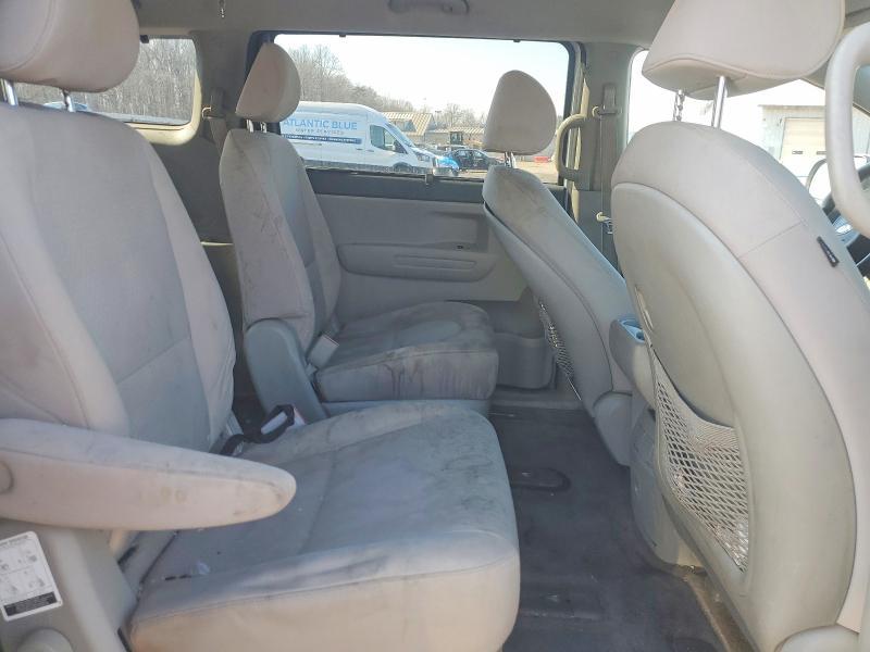 2016 KIA Sedona lx
