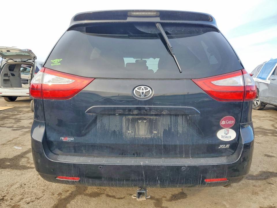 2017 Toyota Sienna xle 8-passenger