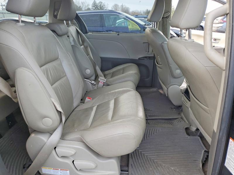2017 Toyota Sienna xle 8-passenger