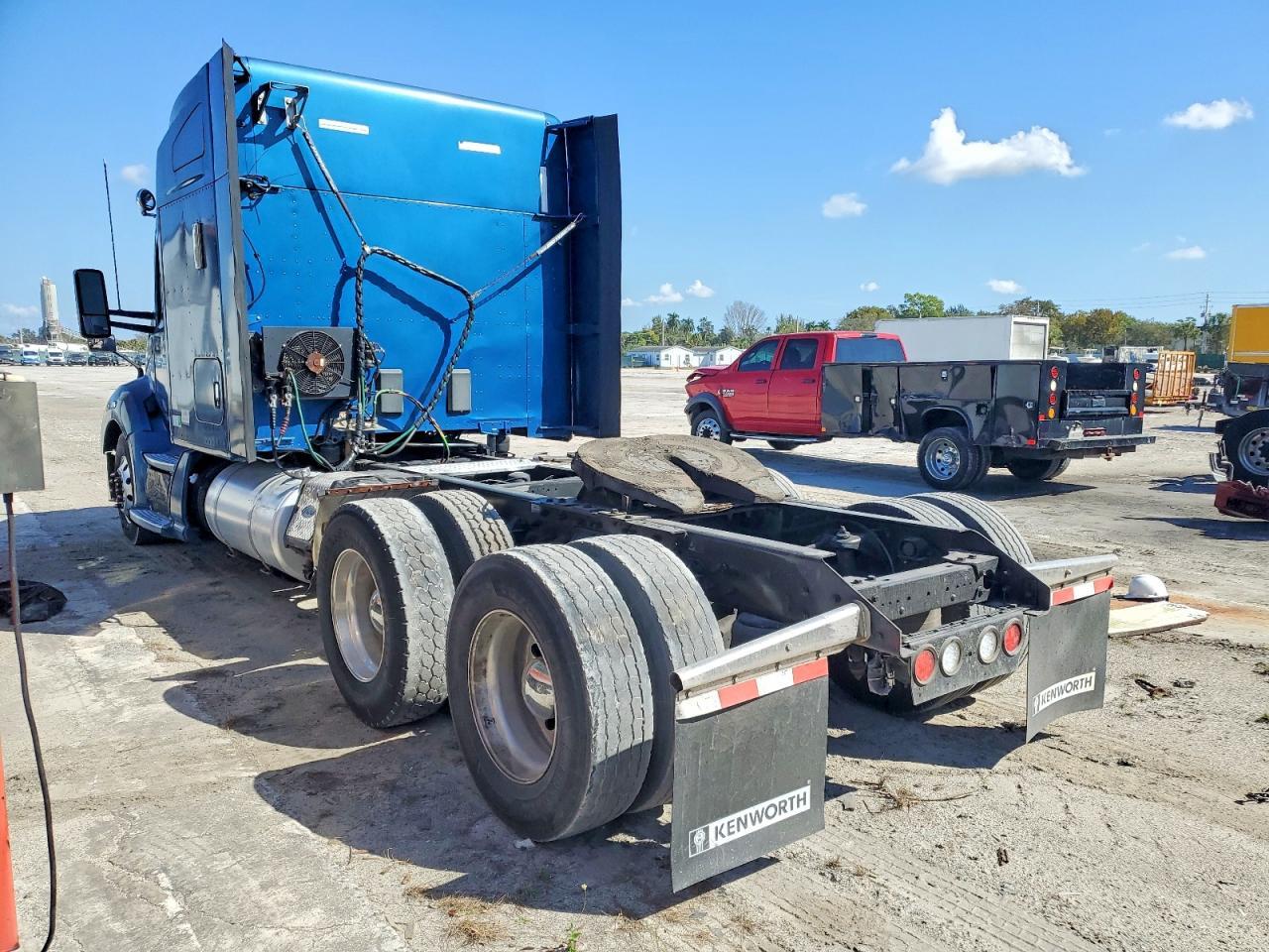 2017 Kenworth Construction T680