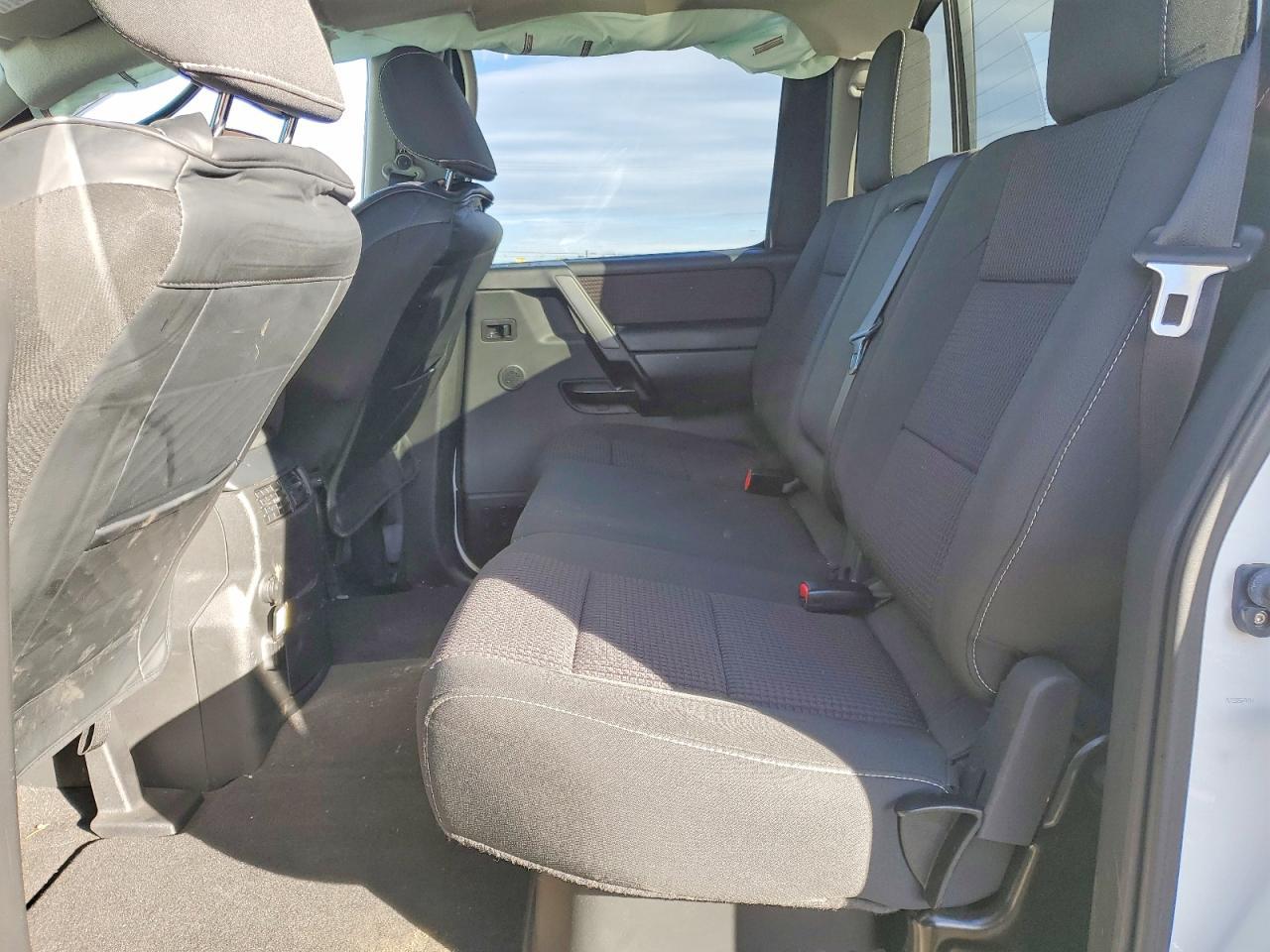 2013 Nissan Titan SV