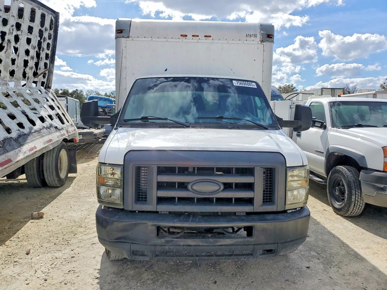 2016 Ford Econoline E350 Super Duty Cutaway Van