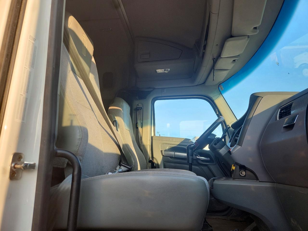 2017 Kenworth T880 Semi Truck
