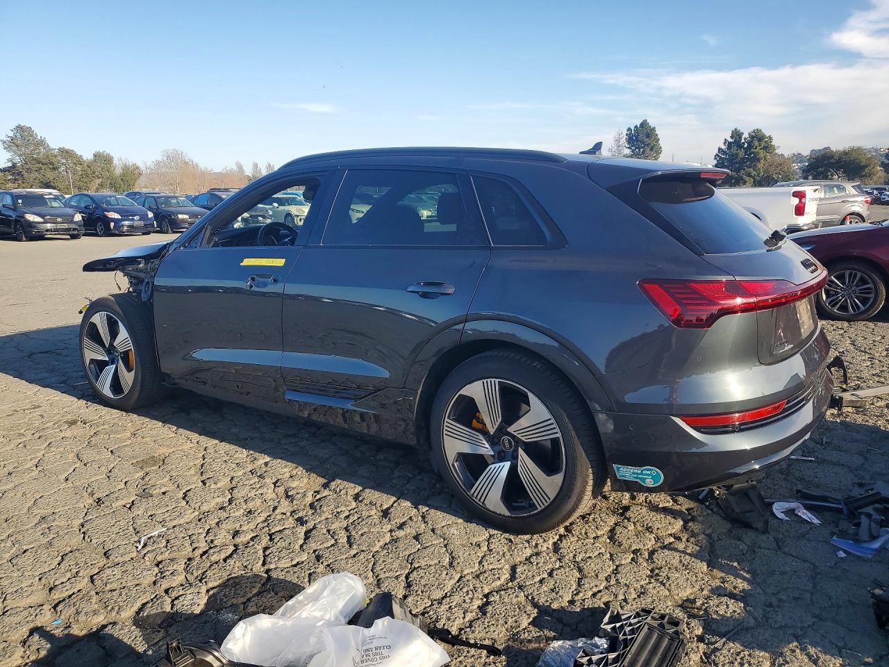 2023 Audi E-tron Premium Plus