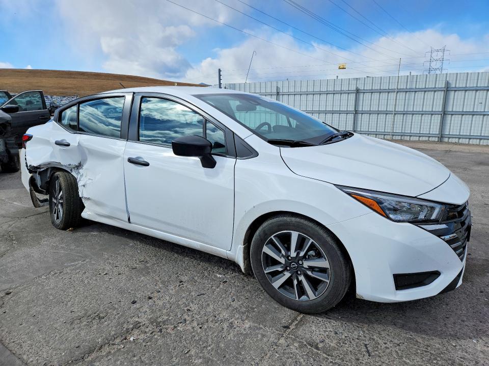 2025 Nissan Versa s