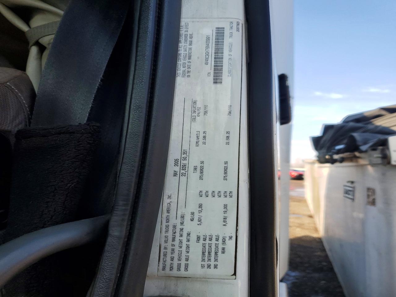 2006 Volvo VNL Semi Truck
