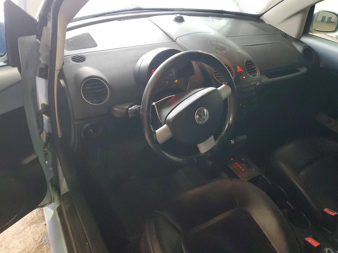 2009 Volkswagen New Beetle s
