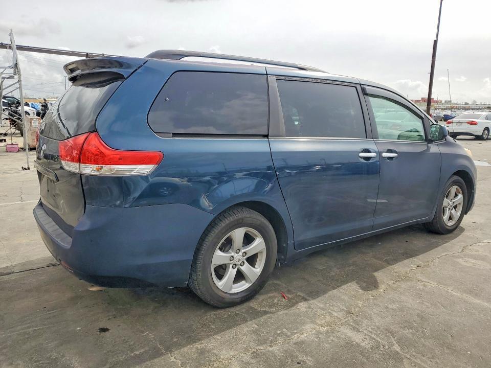 2012 Toyota Sienna le